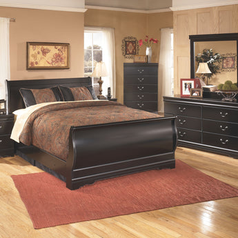 Huey Vineyard - Bedroom Set