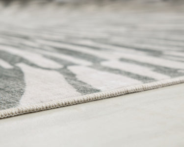Verland - 8' x 10' Washable Rug - Gray / White