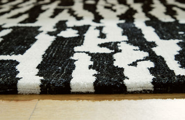 Bramshaw - 8' x 10' Rug - Black / Ivory