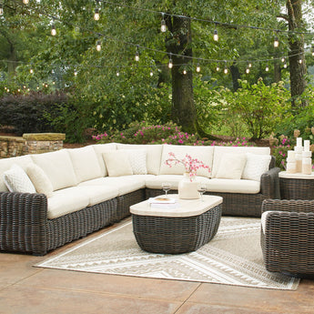 Kimora - 7 piezas - Seccional de exterior de 4 piezas, sillón giratorio, mesa de cóctel y mesa auxiliar - Beige/Marrón oscuro