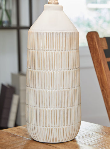 Willport - Ceramic Table Lamp (Set of 2) - Off White